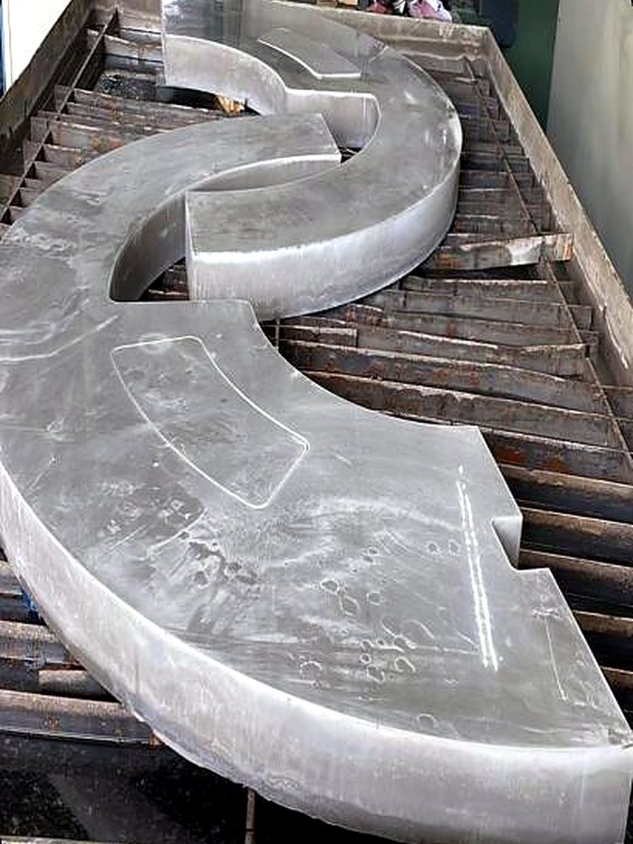 Piezas grandes de aluminio cortadas en Waterjet